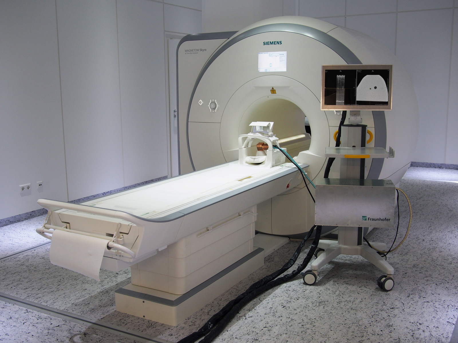 MR-compatible ultrasound research platform MRT for multimodal imaging